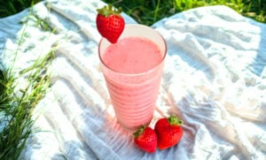 Strawberry Banana Kefir Smoothie (Light and Refreshing)